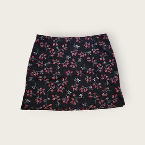 Vintage Y2k early 2000s Tracy Evans black and red floral print flowy mini skirt